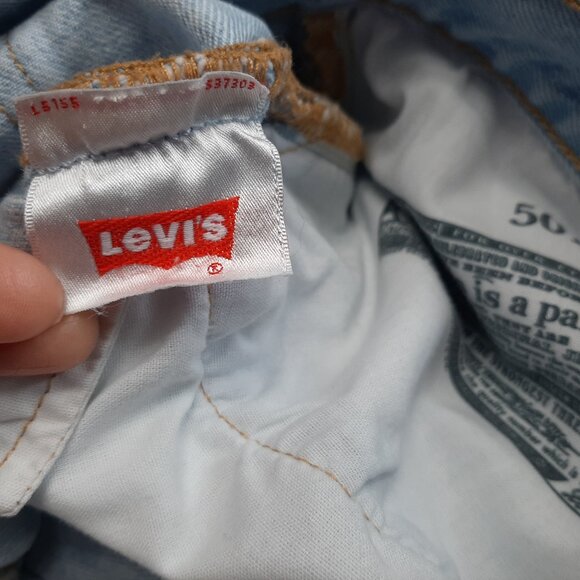 Vintage Levi's 501 Man's Blue Light Wash Fly Buttons Straight Legs Denim Jeans - Picture 10 of 11